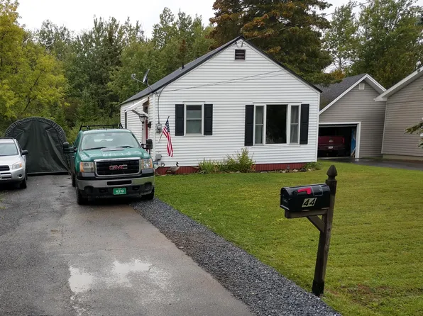 44 Elizabeth St, Presque Isle, ME 04769