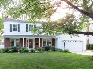 6082 Sherwood Dr, North Olmsted, OH