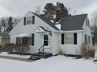 307 Schoolcrest Ave, Clare, MI 48617
