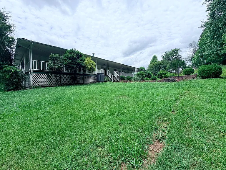 3081 Highway 81 S — Photo 2
