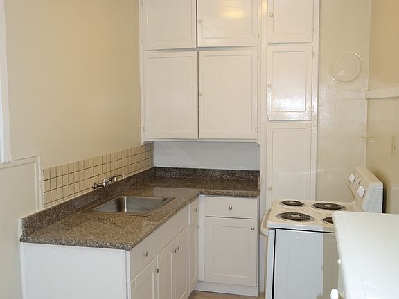 4th image of 2430 8th Ave APT 2