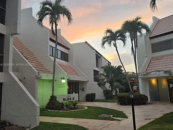 2nd image of 303 Racquet Club Rd APT 311