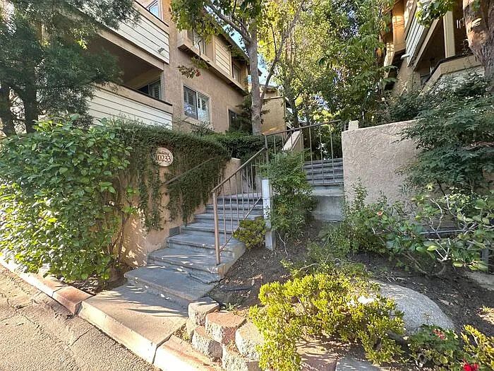 10233 De Soto Ave — Photo 8
