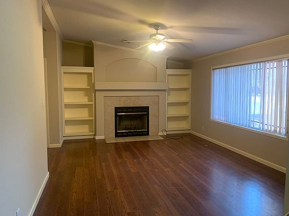 3rd image of 201 E Pointe Dr