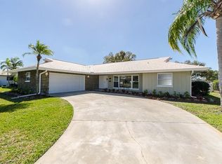 8994 Saint Andrews Dr, Seminole, FL 33777