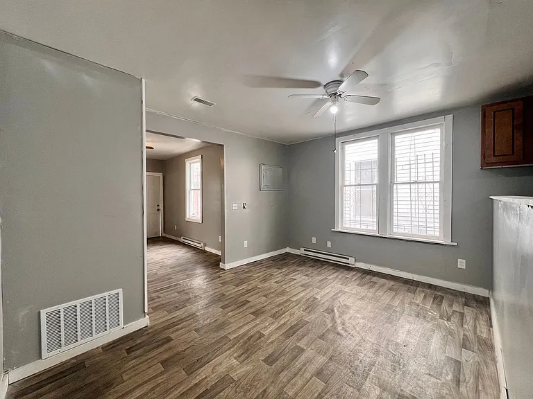 1037 Orchard St — Photo 5