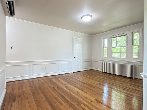 2nd image of 823 S Alfred St #3