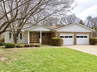 1827 Eastmere Dr, Davenport, IA