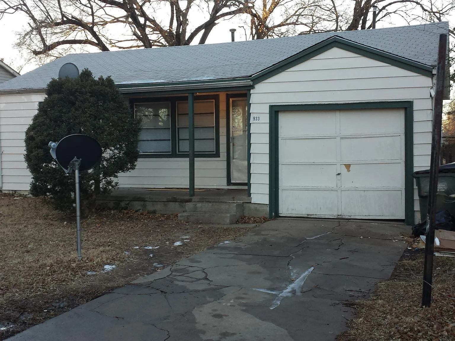 933 S Bonn Ave — Photo 1