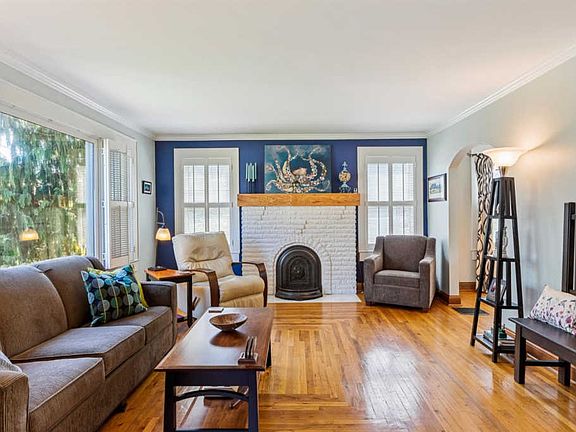 5th image of 409 Oak St
