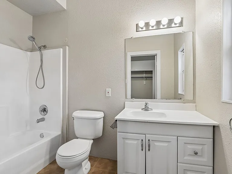 2310 N Sabinas St — Photo 20