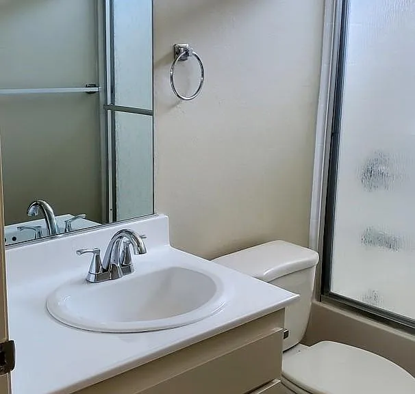 4916 Rosewood Ave — Photo 10
