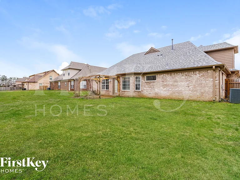 170 Southwind Dr — Photo 15