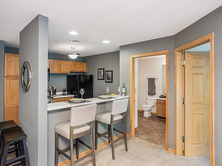 Library Hill Apartments — Photo 3