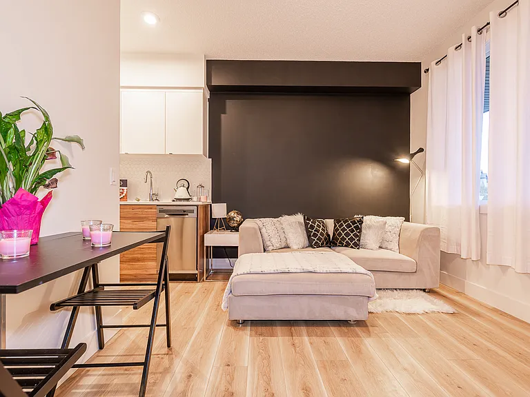 426 Allard Blvd SW — Photo 2