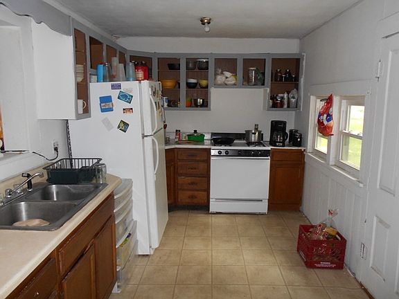 5th image of 202 E Leslie Ave