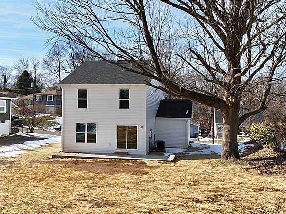 3rd image of 718 Osborn Dr