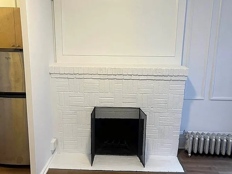 138 E 34th St #5R — Photo 3