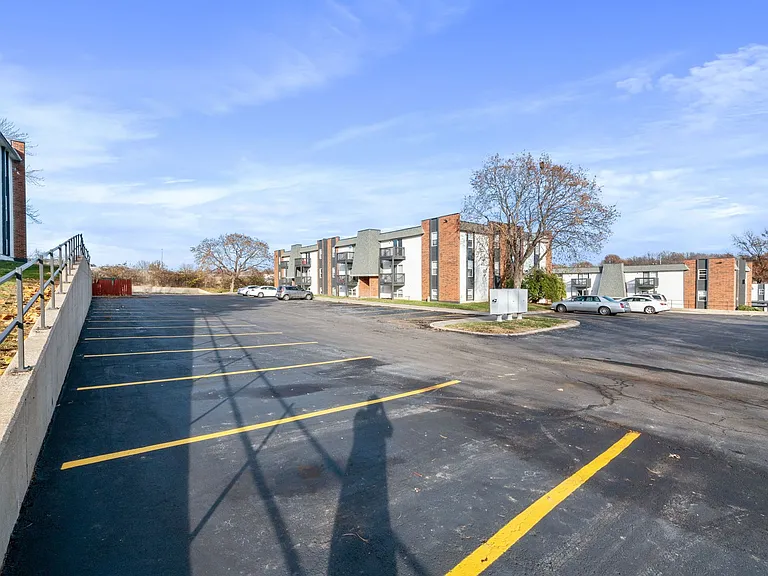 Oval Spring Apartments — Photo 28