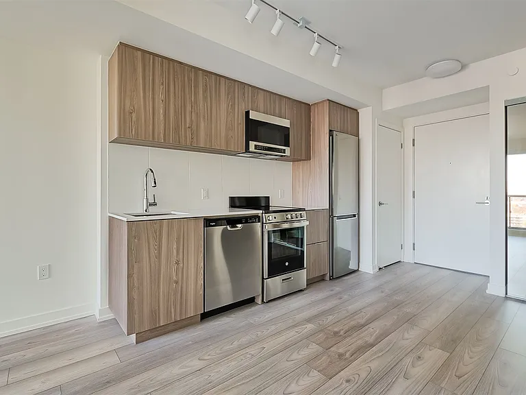 223 Redpath Ave — Photo 69