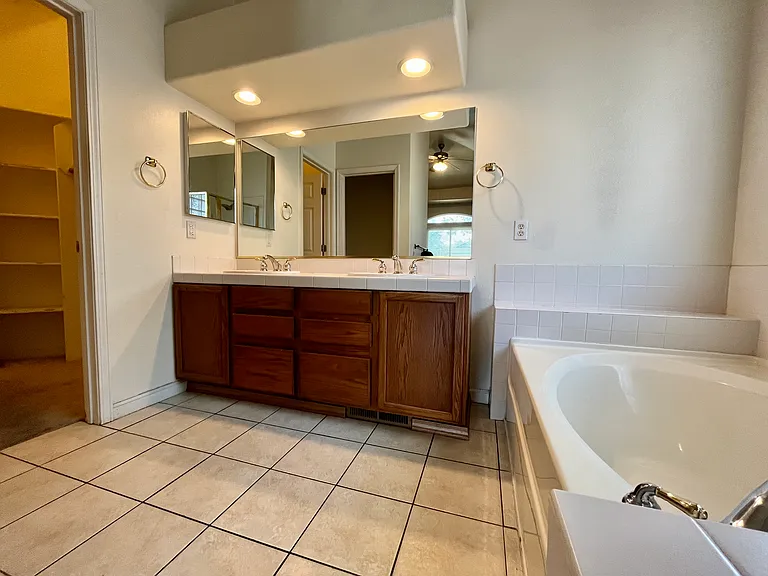 7481 Celeste Dr — Photo 14