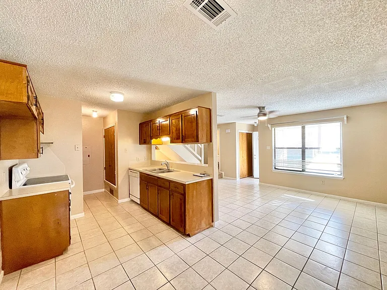 4806 Rainbow Cir — Photo 6