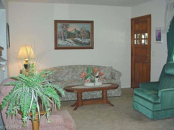 3rd image of 953 Livermore Ln