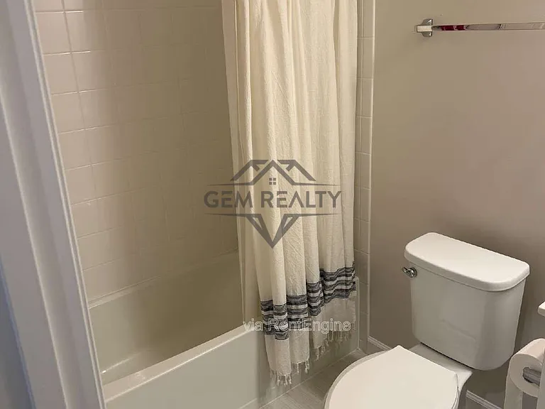 1842 Briscoe Ln — Photo 16
