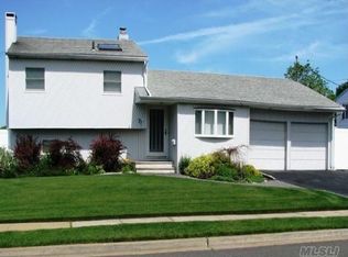 77 Ocean Ave, Massapequa, NY 11758