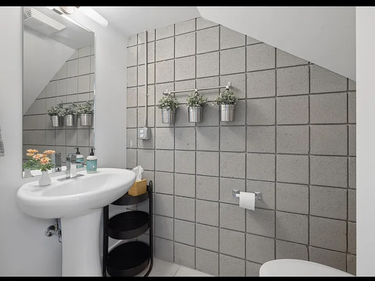 360 W Broadway #403 — Photo 9
