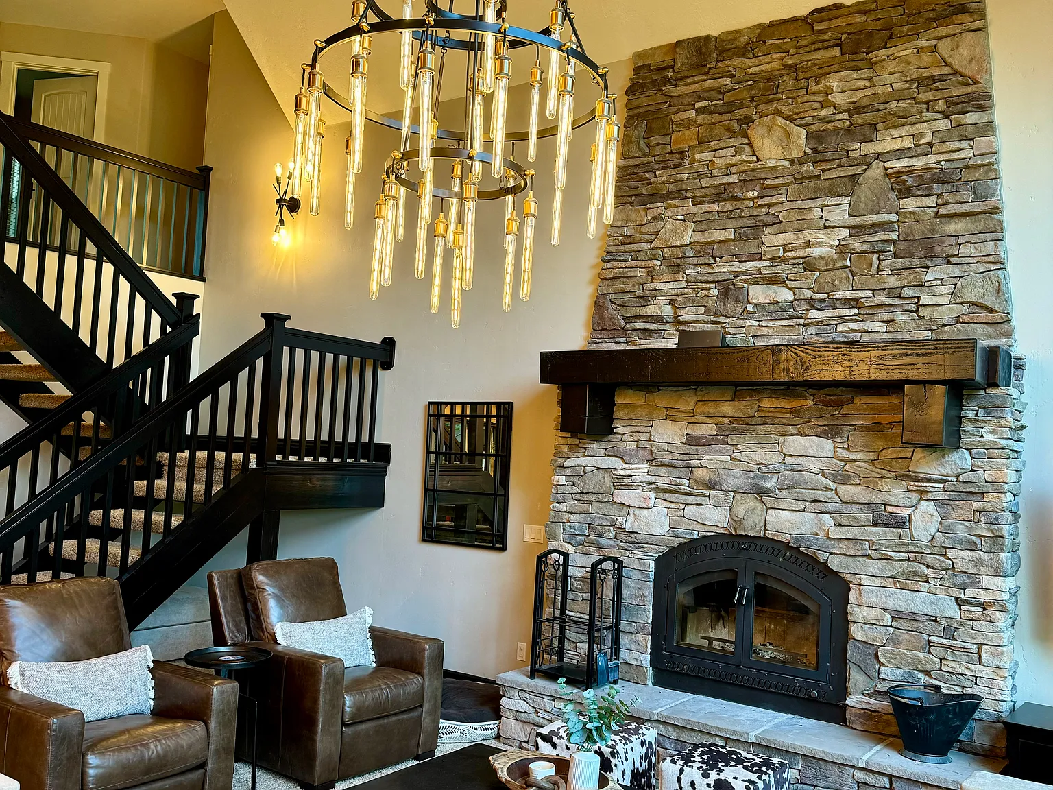 5 bed, 4107 sqft, $6,500 — Photo 2