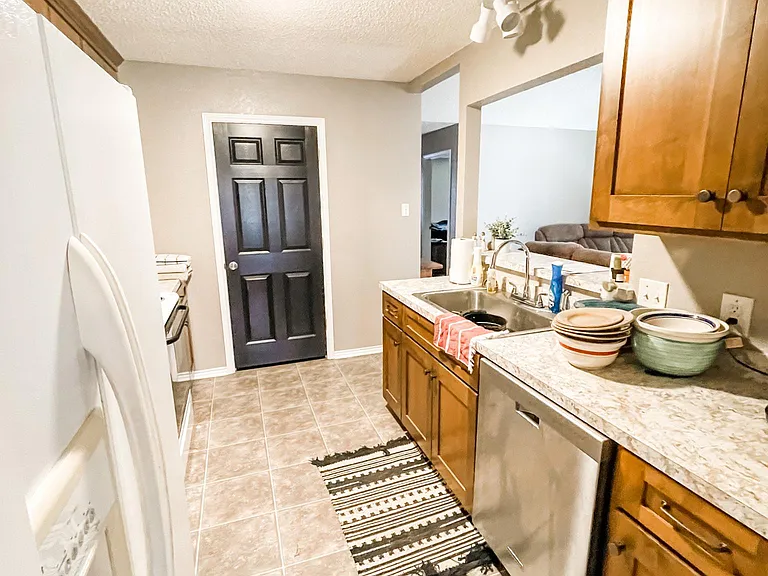 1213 Hyde Park Blvd #B — Photo 4