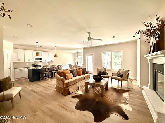 5th image of 309 Elijah Way