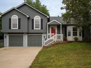 10506 Shelton Ave, Edwardsville, KS 66111