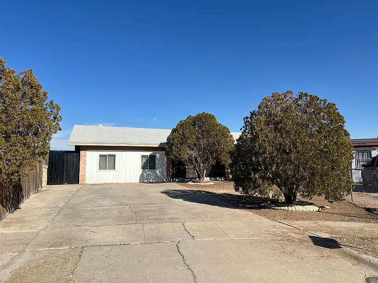 9323 Nottingham Dr — Photo 1