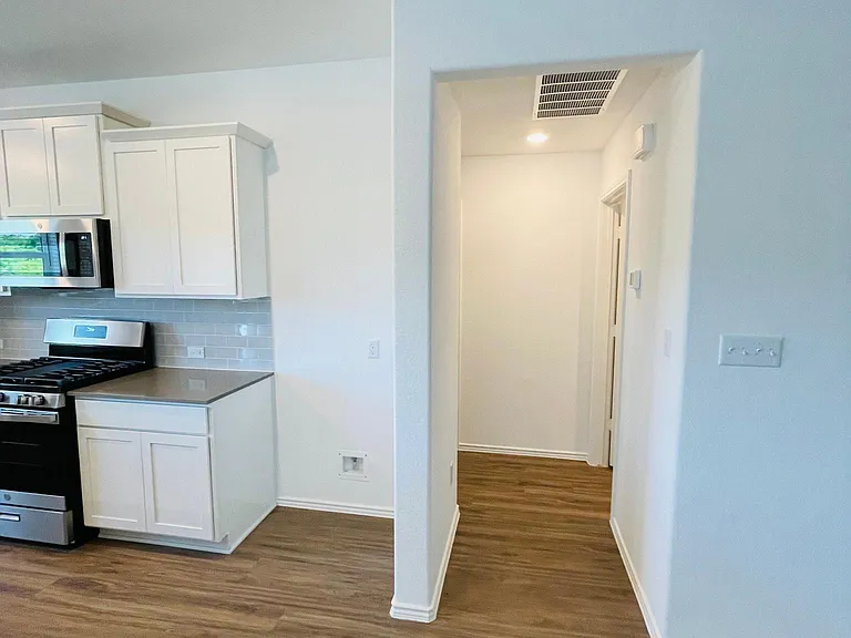470 Jack Ryan St — Photo 13