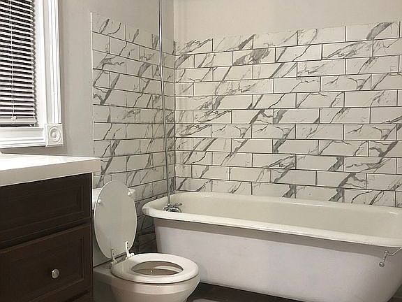 Unit #2 Bathroom
