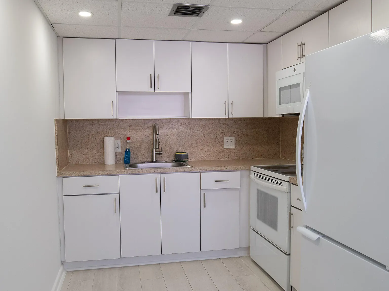2 bed, 2.0 bath, 1044 sqft, $1,975 — Photo 2