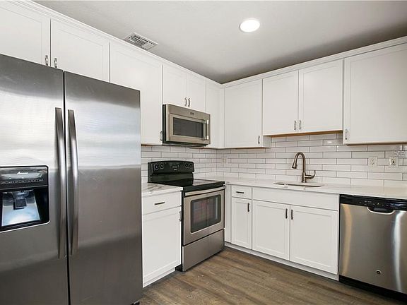 2nd image of 2508 W Knollwood St