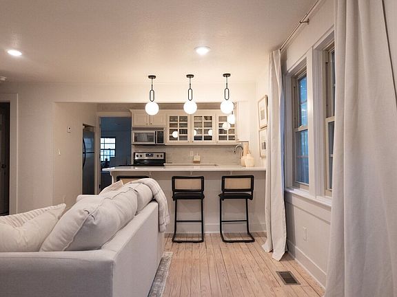 4th image of 426 N Oliver Ave #1/2