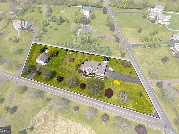2nd image of 1265 Moyer Rd