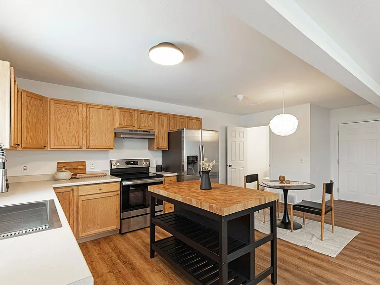 909 Defoe St #B — Photo 6