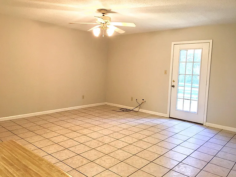 684 Elvis Presley Dr — Photo 5