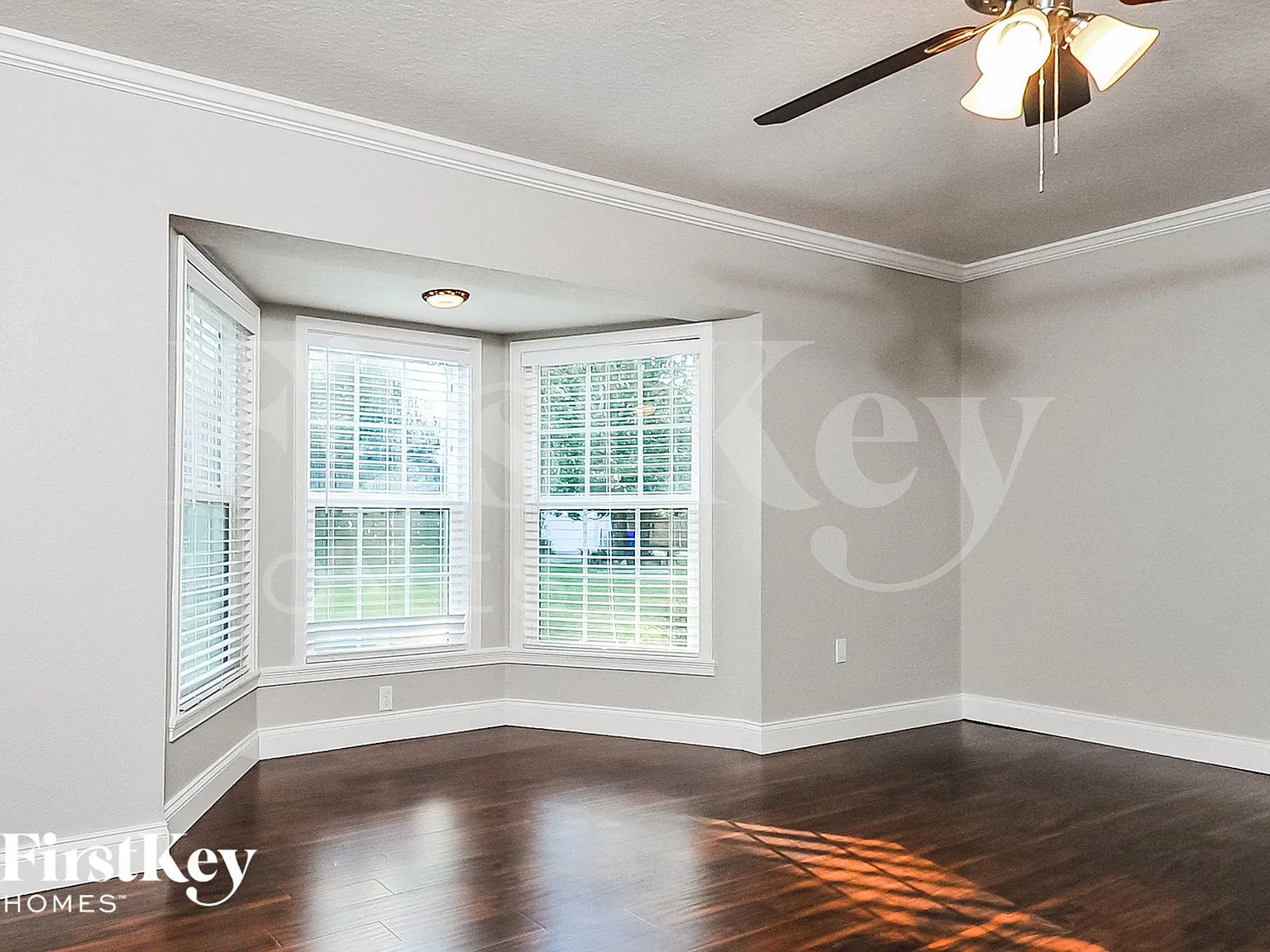 3 bed, 2.0 bath, 1911 sqft, $2,170 — Photo 2