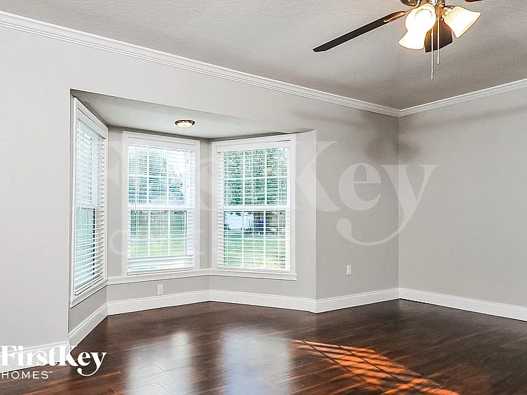 4635 Dillwyn Dr — Photo 2