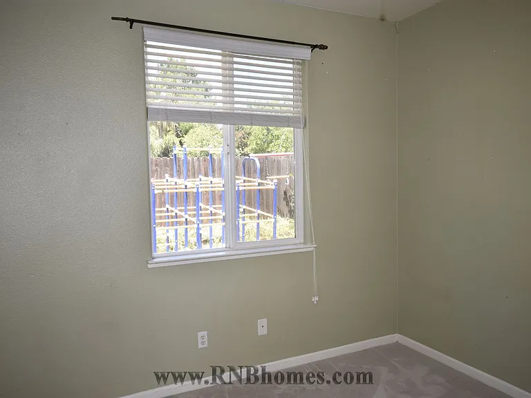 133 Marinette Ct — Photo 12