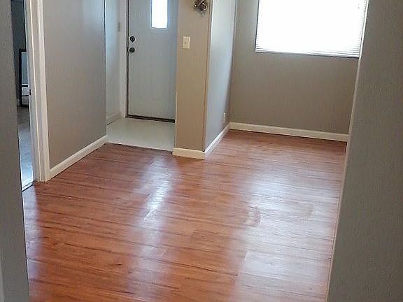 4th image of 121 W Hickory Ave