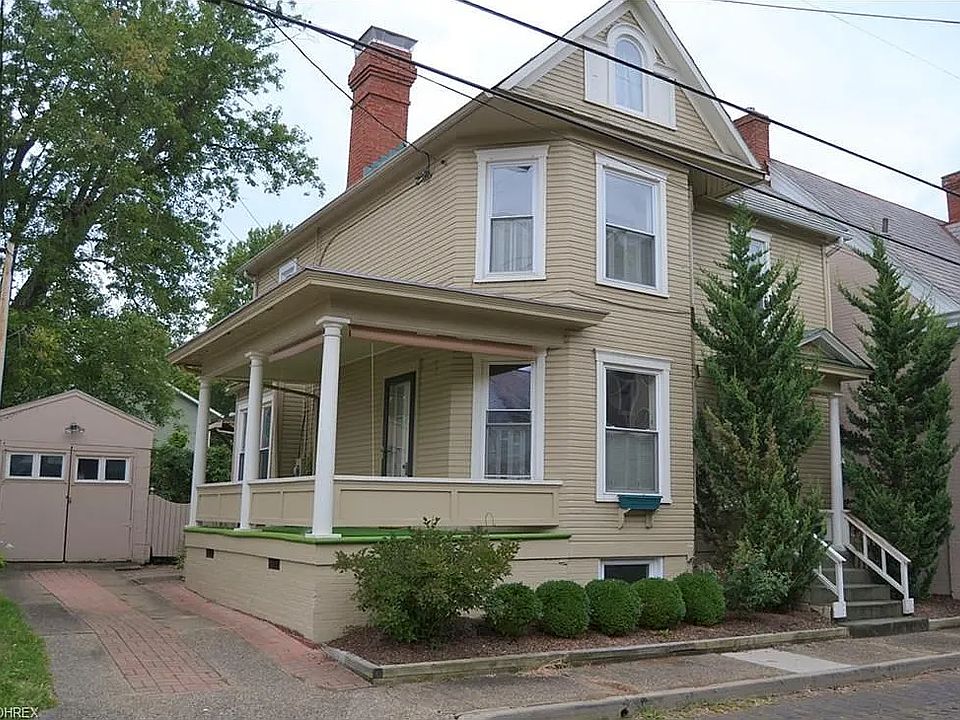 Porch side view of the house