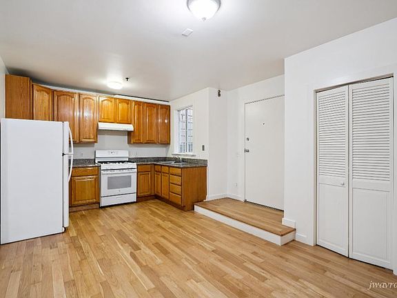 2nd image of 647 Minna St Unit B