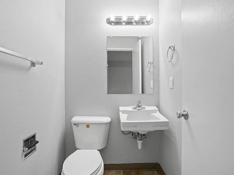 Wetherburne Square Townhomes — Photo 5